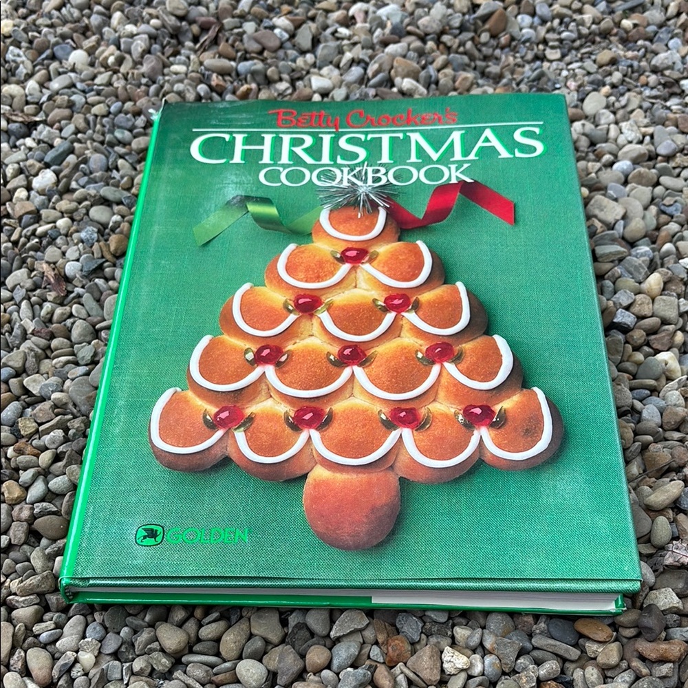 Betty Crocker Christmas Cookbook - Green Cover with Orange Tree Cookies